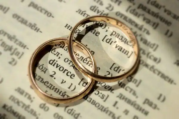 Image of rings removed before divorce mediation Horncastle
